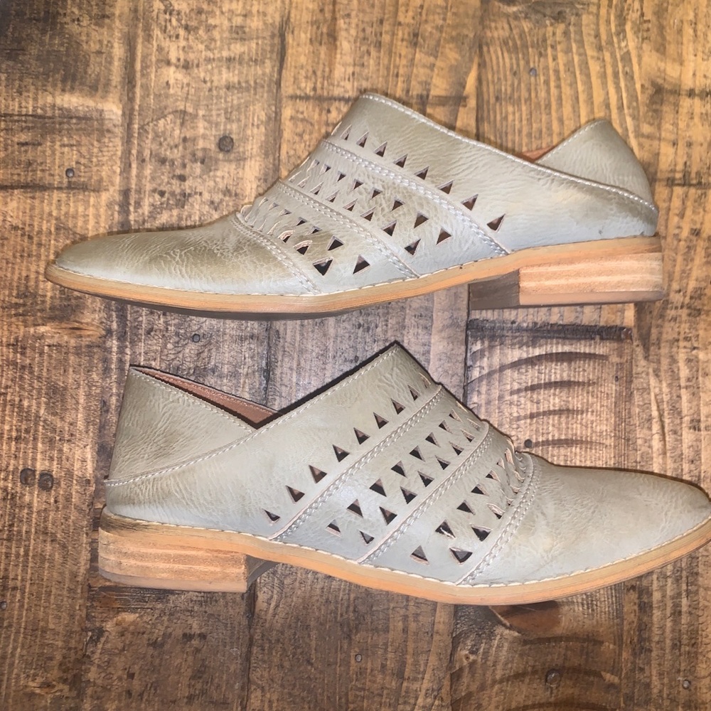 Mi.iM Stella Loafer Laser Cutout Leather Pointed Toe Women's 6.5 Gray.
